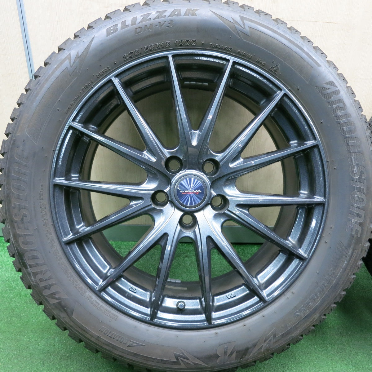 *送料無料* バリ溝！21年！9分★スタッドレス 235/55R18 ブリヂストン ブリザック DM-V3 VELVA SPORTZ ヴェルヴァ PCD114.3/5H★4042705HAス