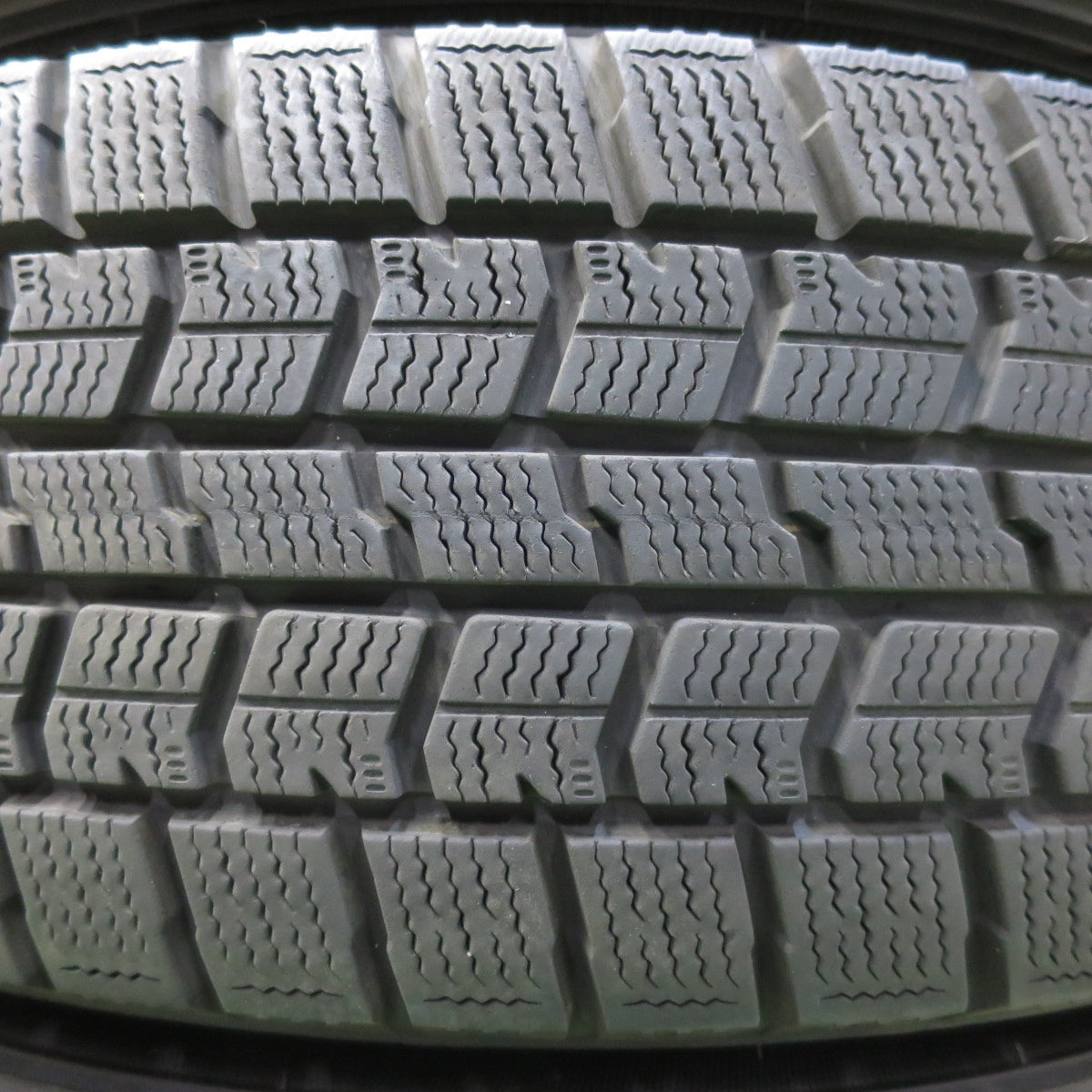 *送料無料* キレイ！21年★スタッドレス 195/65R16 グッドイヤー アイスナビ7 ravrion RS01 ラブリオン 16インチ PCD100/4H★4061204イス
