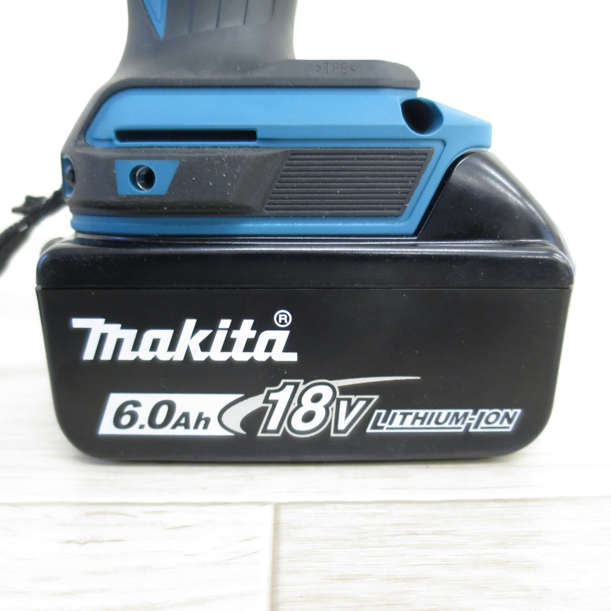 [送料無料] キレイ◇マキタ 充電式 インパクトドライバ TD172D 電動 工具 充電器 DC18RF バッテリ BL1860B◇
