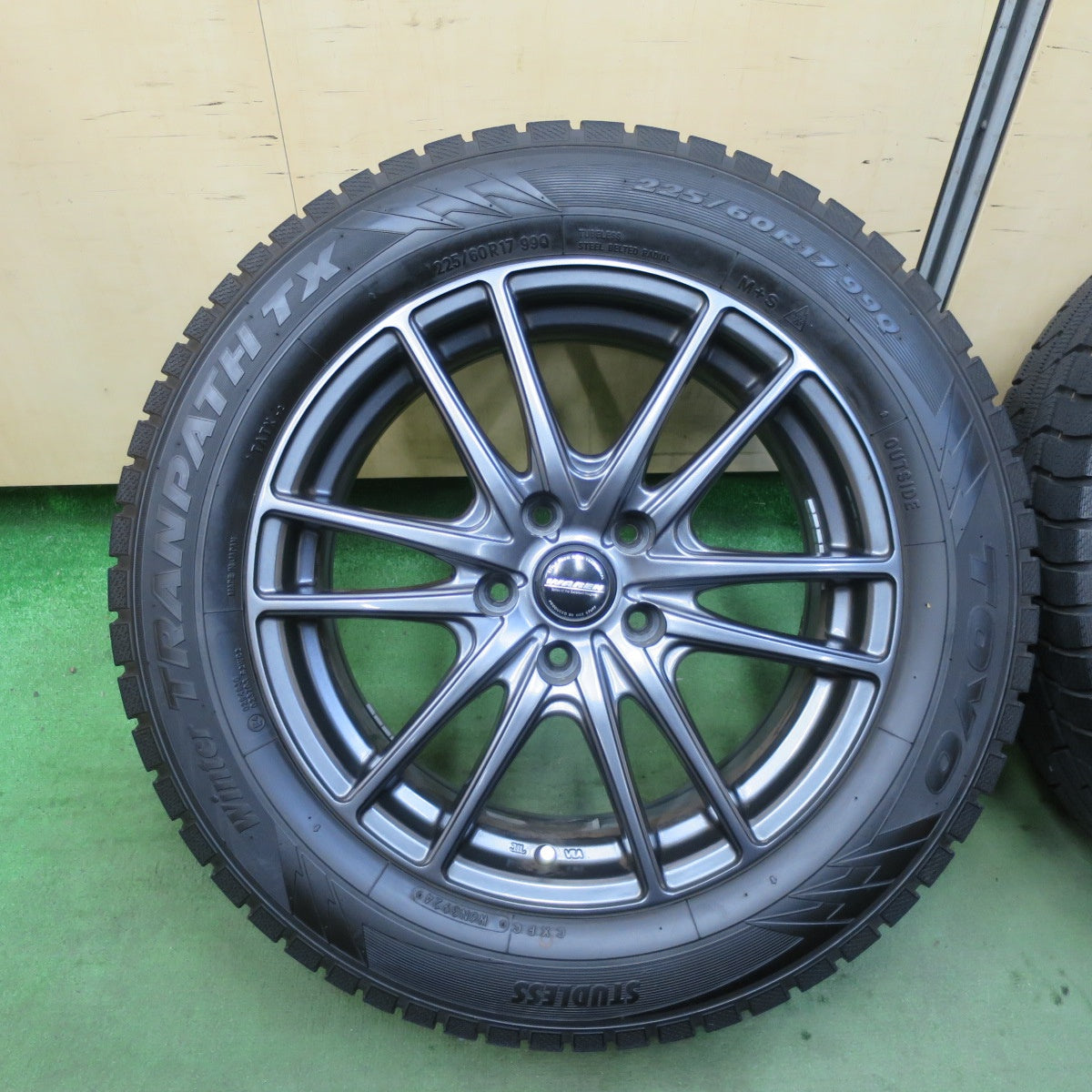 バリ溝！24年！キレイ！ほぼ10分★スタッドレス 225/60R17 トーヨー ウインター トランパス TX WAREN ヴァーレン 17インチ PCD114.3/5H★5112809TTス