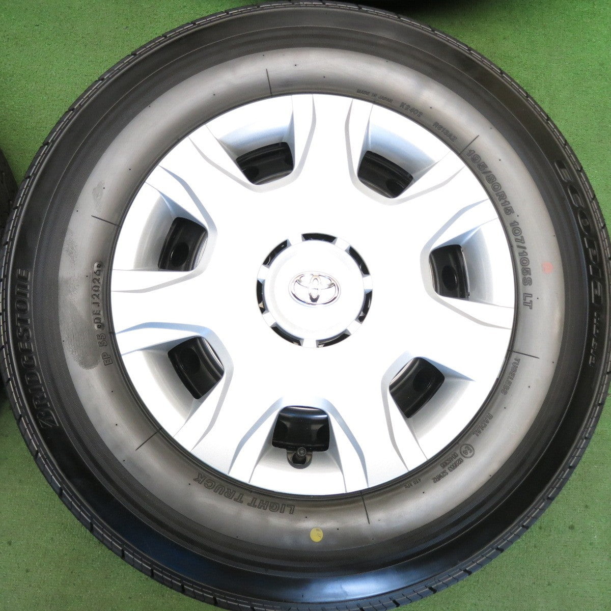新車外し！26年◎トヨタ 200系 ハイエース 純正 スチール 195/80R15 107/105S ブリヂストン エコピア RD613 15インチ PCD139.7/6H◎6081601HAノ