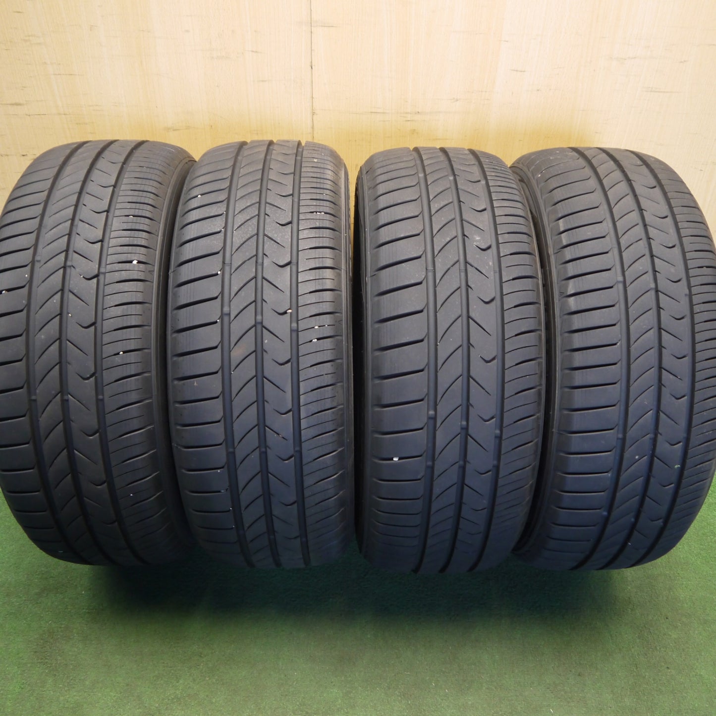 バリ溝！25年！9.5分★225/55R17 トーヨー トランパス MP7 タイヤ 17インチ フォレスター C-HR アルファード CX5 等★6051806Hノタ