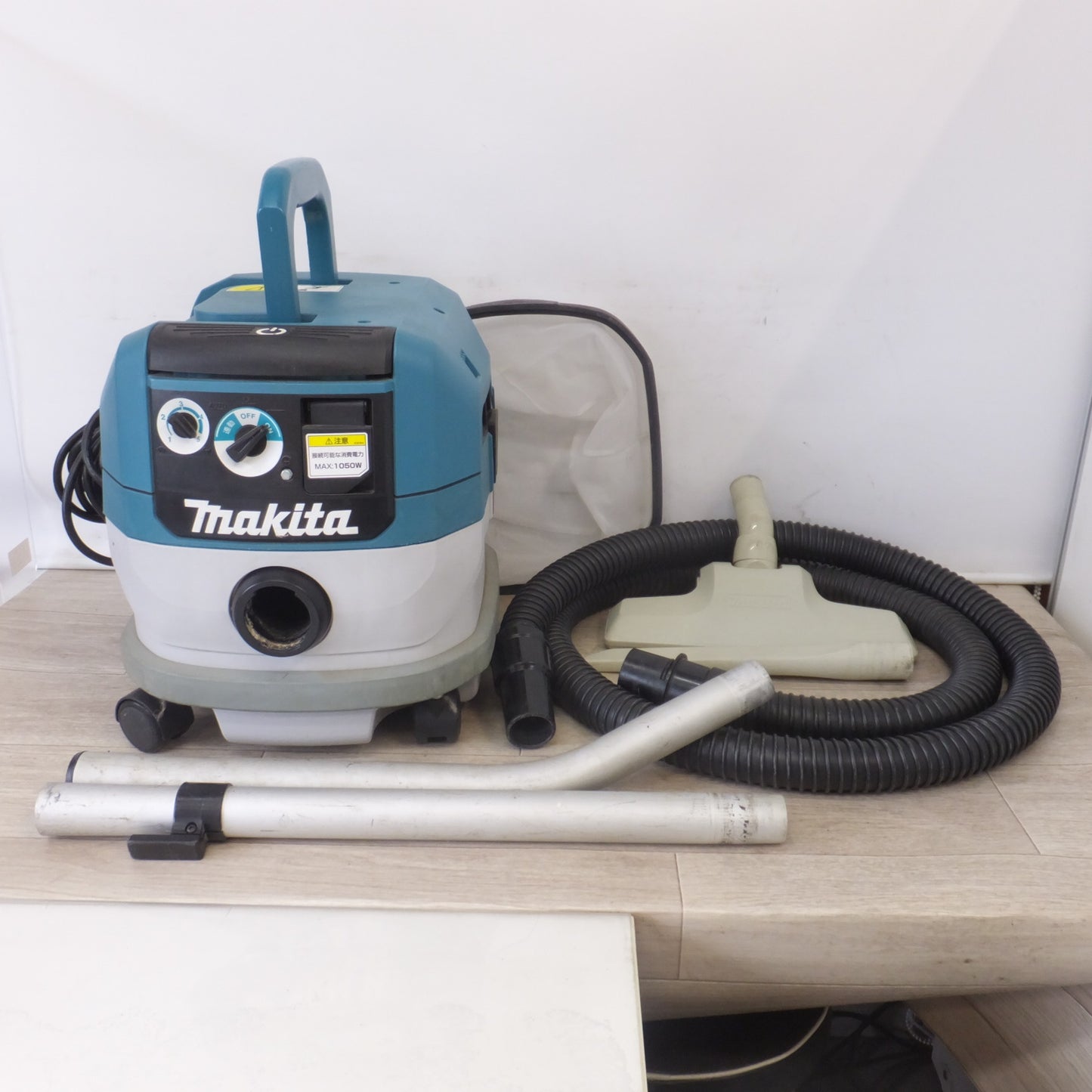 [送料無料] ★マキタ makita 乾湿両用 業務用 集じん機 VC0820　100V～ 11A 50-60Hz 1050W★