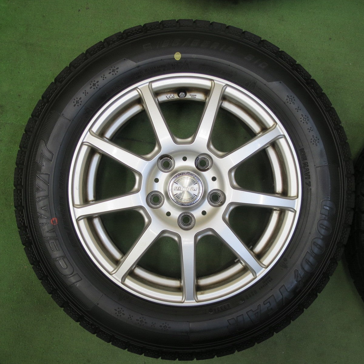 バリ溝！24年！9.5分以上★スタッドレス 195/65R15 グッドイヤー アイスナビ7 ravrion ラブリオン 15インチ PCD114.3/5H★5101401TTス