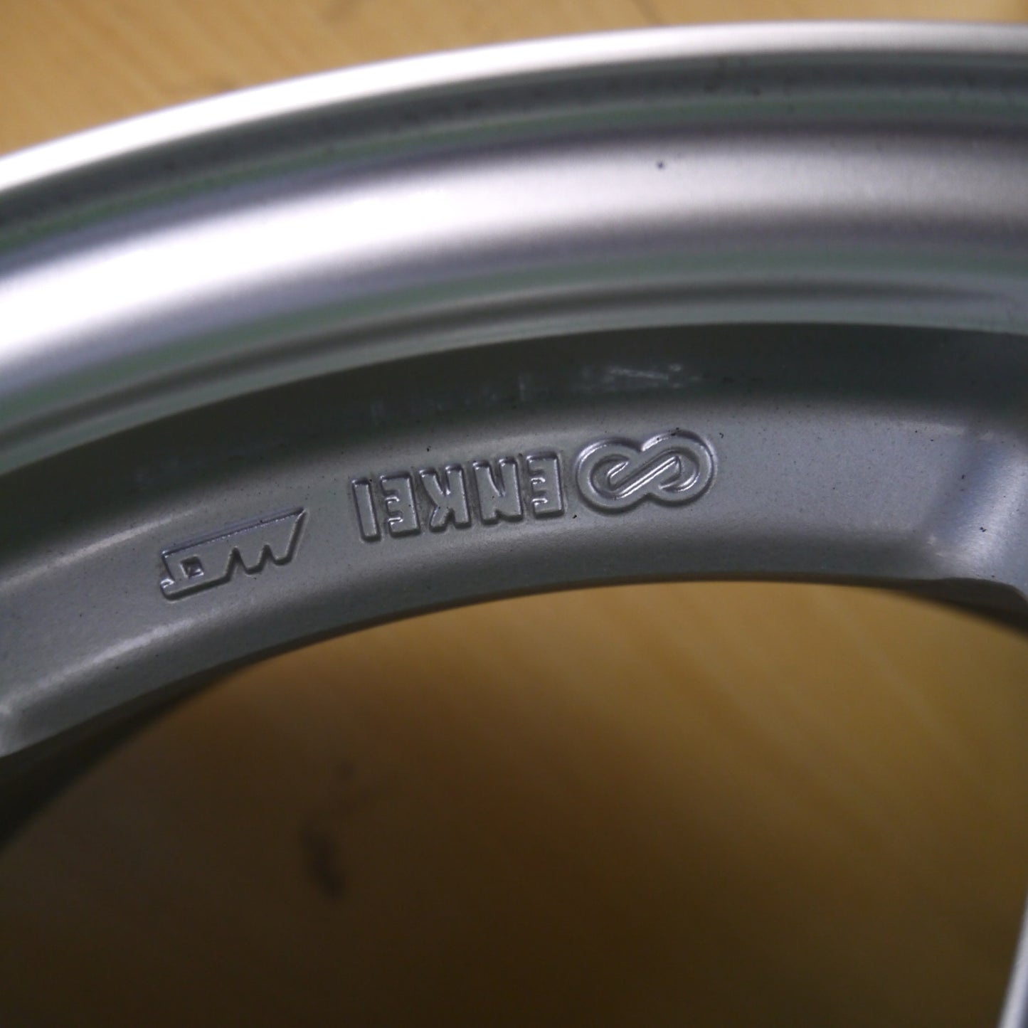 [送料無料] キレイ★ENKEI PF01 エンケイ 17インチ ホイール 17×6.5J PCD100/4H★5021410Hホ