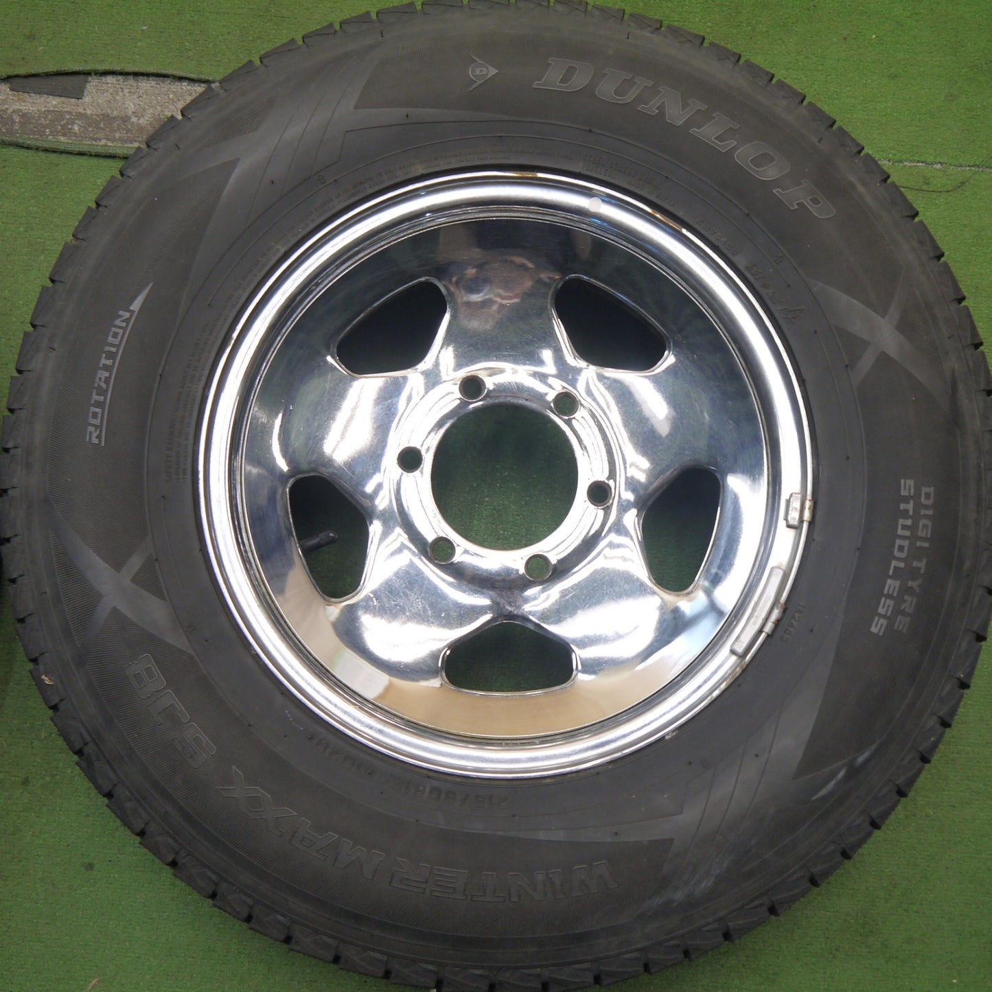 バリ溝！9.5分★スタッドレス 215/80R15 ダンロップ ウインターマックス SJ8 TOPY スチール 15インチ PCD139.7/6H★5071504Hス