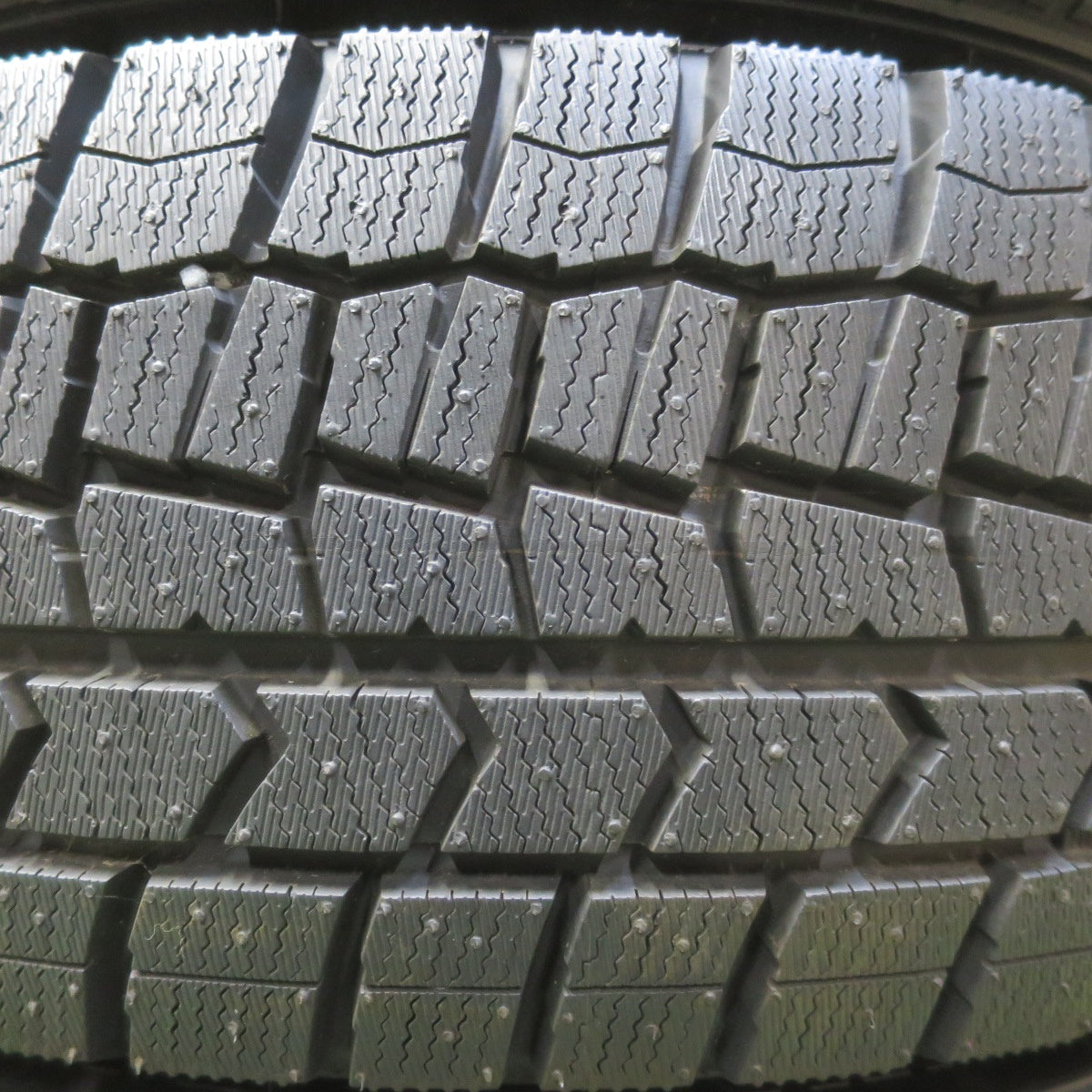 ほぼ未使用！24年！キレイ◎スタッドレス 205/65R15 ダンロップ ウインターマックス WM02 DUFACT デュファクト 15インチ PCD114.3/5H◎6072705イス