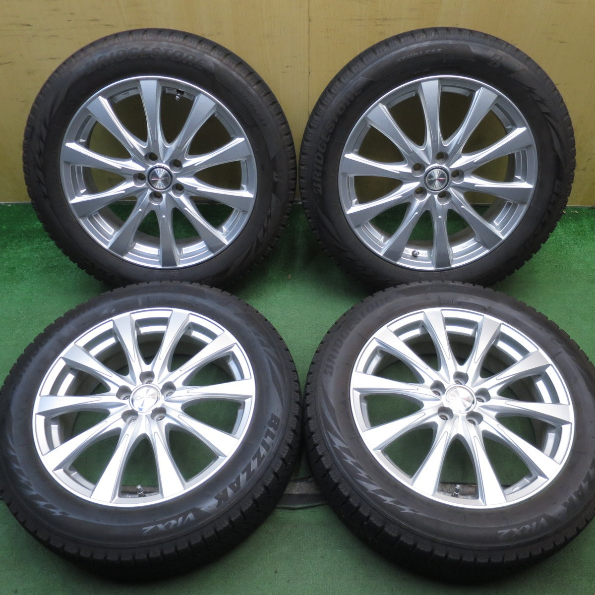 バリ溝！22年！キレイ！9分◎ライズ ロッキー 等 195/60R17 スタッドレス ブリヂストン ブリザック VRX2 JOKER ジョーカー 17インチ PCD100/5H◎6082601NJス