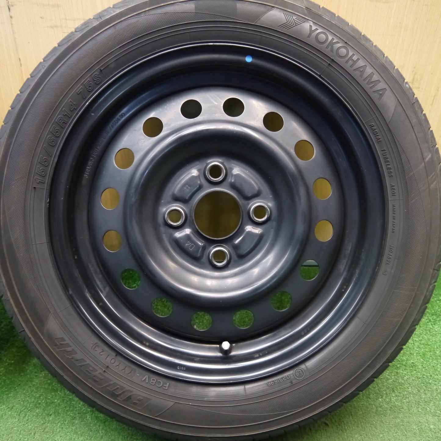 4本価格！23年★155/65R14 ヨコハマ ブルーアース AE01 スチール ホイール 14インチ PCD100/4H★6032702Hノ