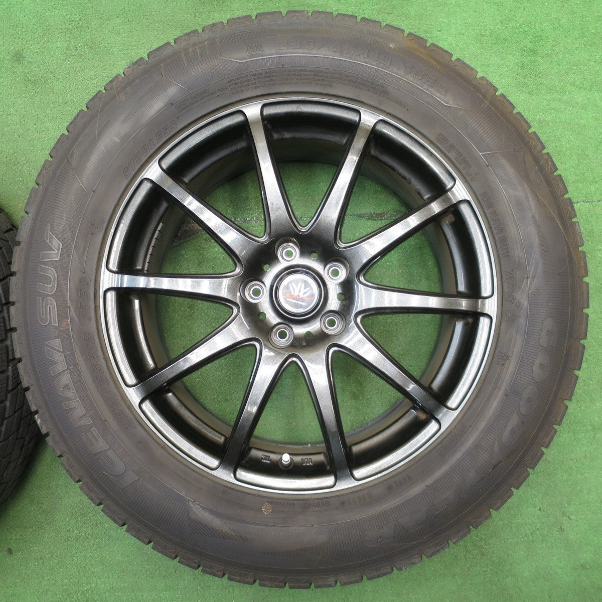 バリ溝！22年！キレイ！9.5分★LOXARNY SPORT 235/65R18 スタッドレス グッドイヤー アイスナビ SUV ロクサーニ スポーツ 18インチ PCD114.3/5H★5060202NJス
