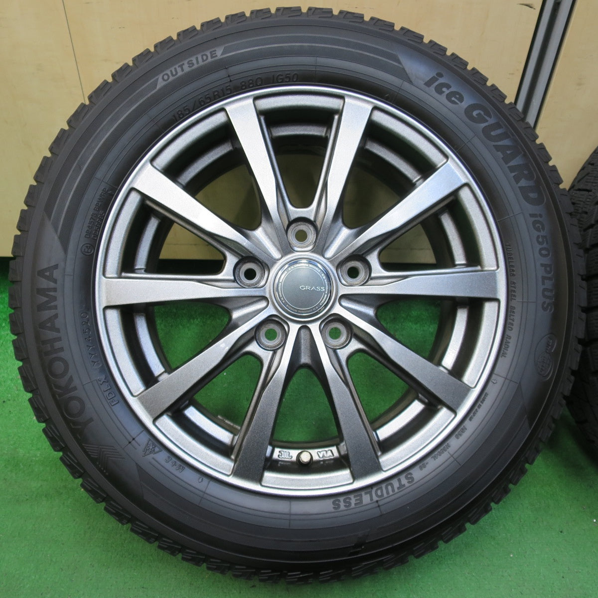 *送料無料* バリ溝！20年！キレイ！9分★スタッドレス 185/65R15 ヨコハマ アイスガード iG50 プラス GRASS グラス 15インチ PCD114.3/5H★4082905イス