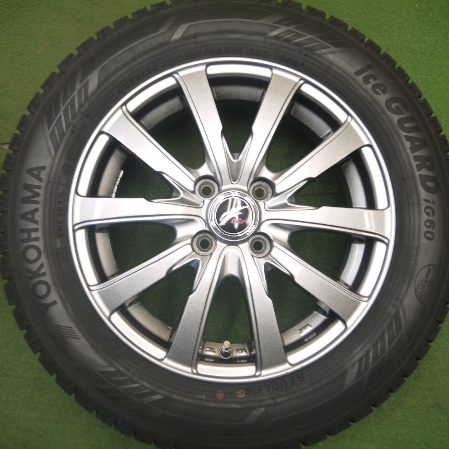 [送料無料] バリ溝！22年！キレイ！9.5分以上★スタッドレス 185/65R15 ヨコハマ アイスガード iG60 Fang ファング 15インチ PCD100/4H★5020712Hス