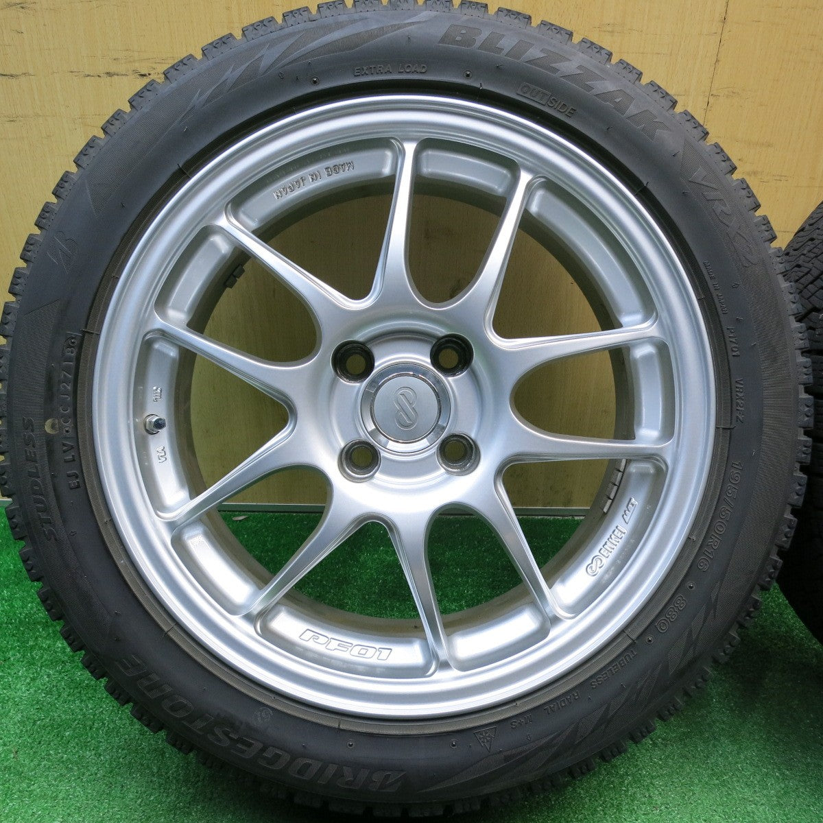 バリ溝！キレイ！9分★スタッドレス  ENKEI PF01 195/50R16 ブリヂストン ブリザック VRX2 エンケイ 16インチ PCD100/4H★5113009HAス