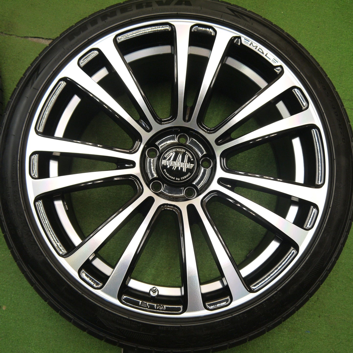 [送料無料] バリ溝！キレイ！8.5分★VENERDi COSMIC 245/40R20 ミネルバ ラジアル F205 ヴェネルディ コスミック 20インチ PCD114.3/5H★5031204Hノ