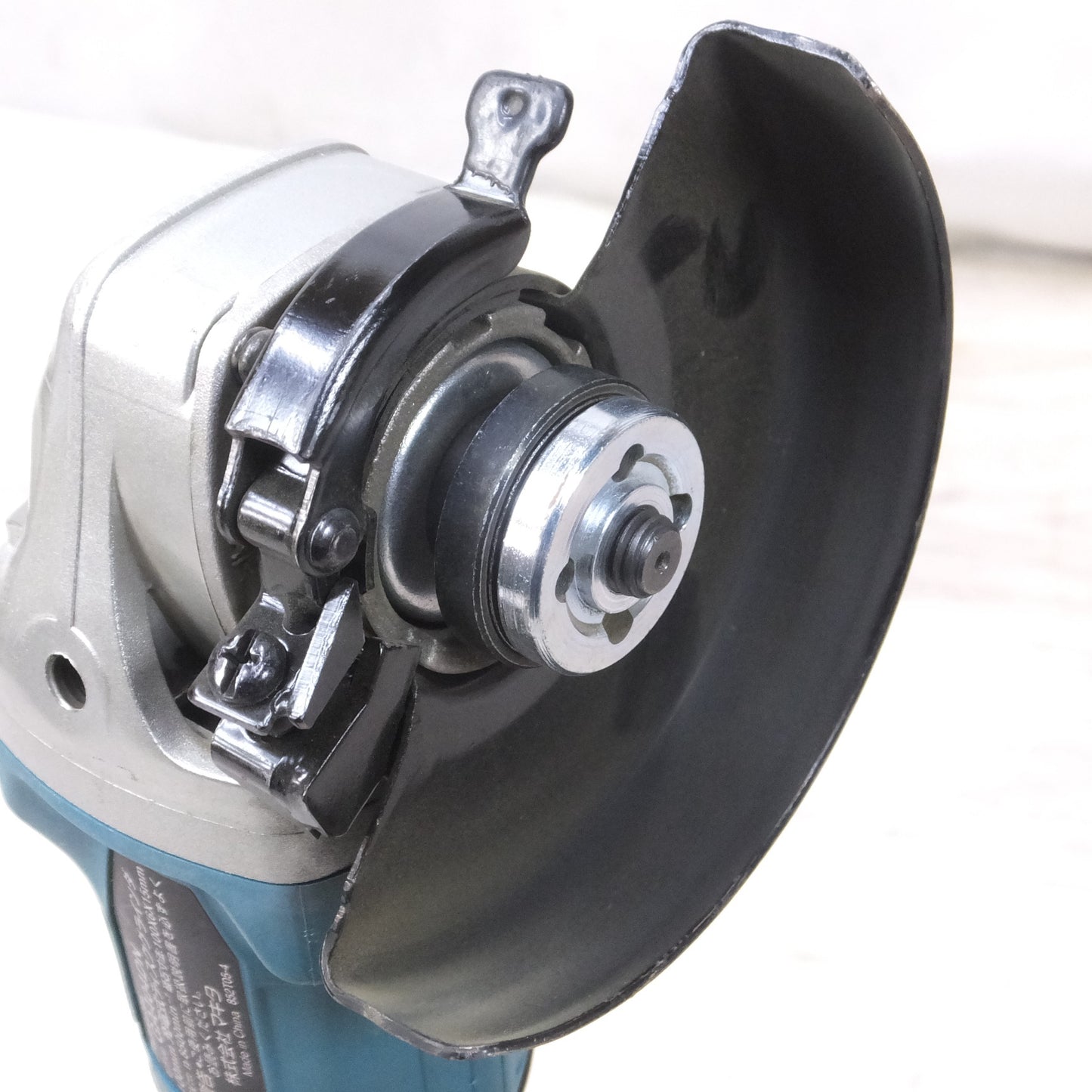 [送料無料] キレイ!バッテリー2個◆マキタ 充電式 ディスク グラインダー 18V 100mm GA404DRGXN 研削砥石 充電器 ケース付き 電動 工具◆