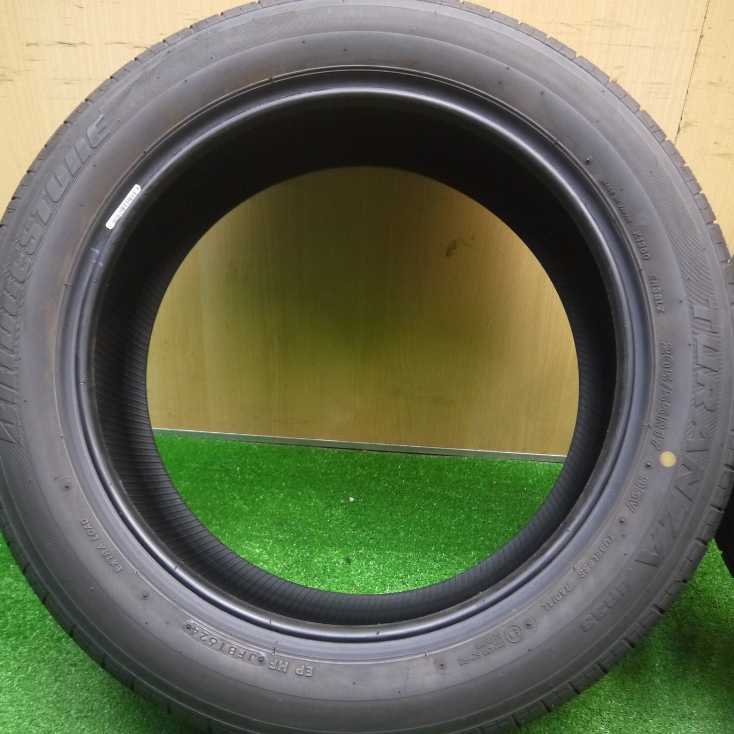 [送料無料] バリ溝！24年！9.5分★205/55R17 ブリヂストン トランザ ER33 タイヤ 17インチ ノア ヴォクシー ステップワゴン 等★4102904Hノタ