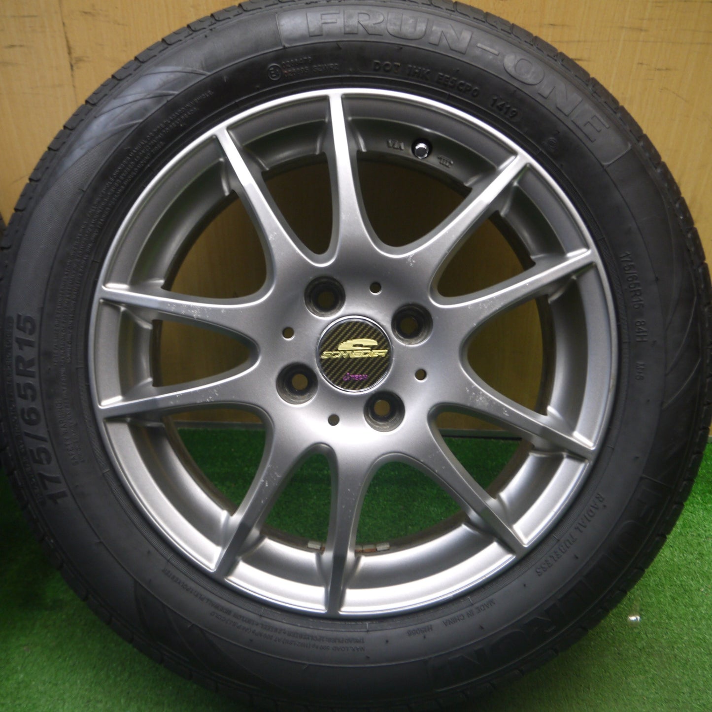 [送料無料] バリ溝！8.5分★175/65R15 フルラン FRUN-ONE SCHNEIDER ATECH シュナイダー 15インチ PCD100/4H★5020702Hノ
