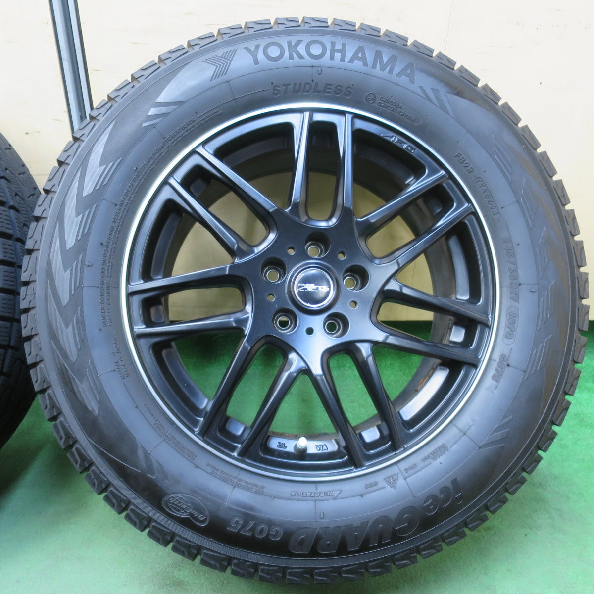 バリ溝！21年！キレイ！9.5分★JEEP ジープ KL チェロキー 等 EURO AFG 245/65R17 スタッドレス ヨコハマ アイスガード G075 17インチ PCD110/5H★5102804イス
