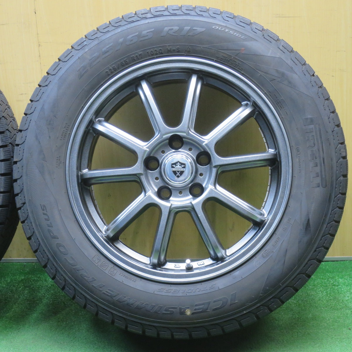 バリ溝！キレイ！9分★スタッドレス 225/65R17 ピレリ アイスアシンメトリコ プラス ESTROSA C25 エステローザ 17インチ PCD114.3/5H★6041602NJス