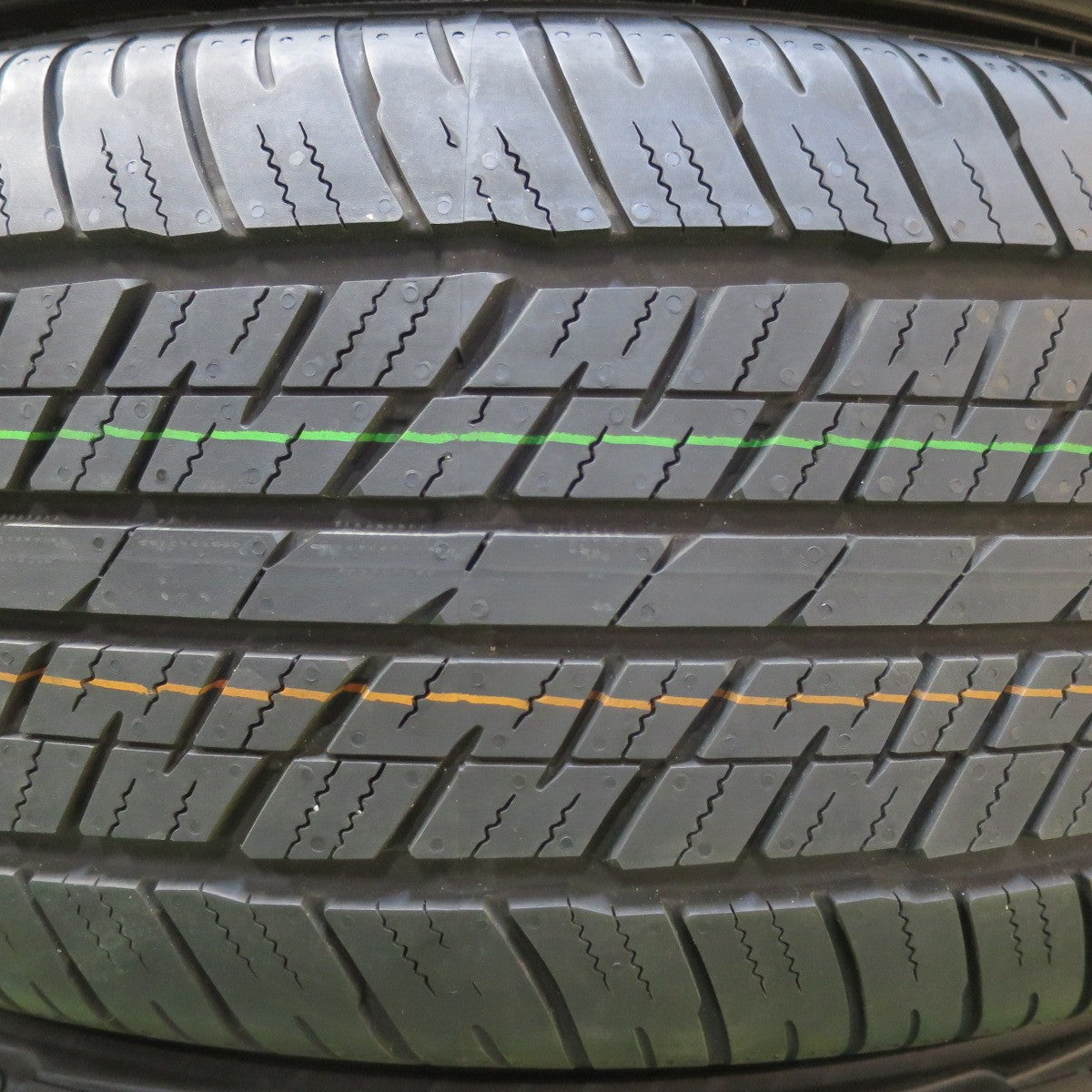 [送料無料] 新車外し！24年★265/65R18 ダンロップ AT23 グラントレック タイヤ 18インチ ランクル 300 等★4120908イノタ