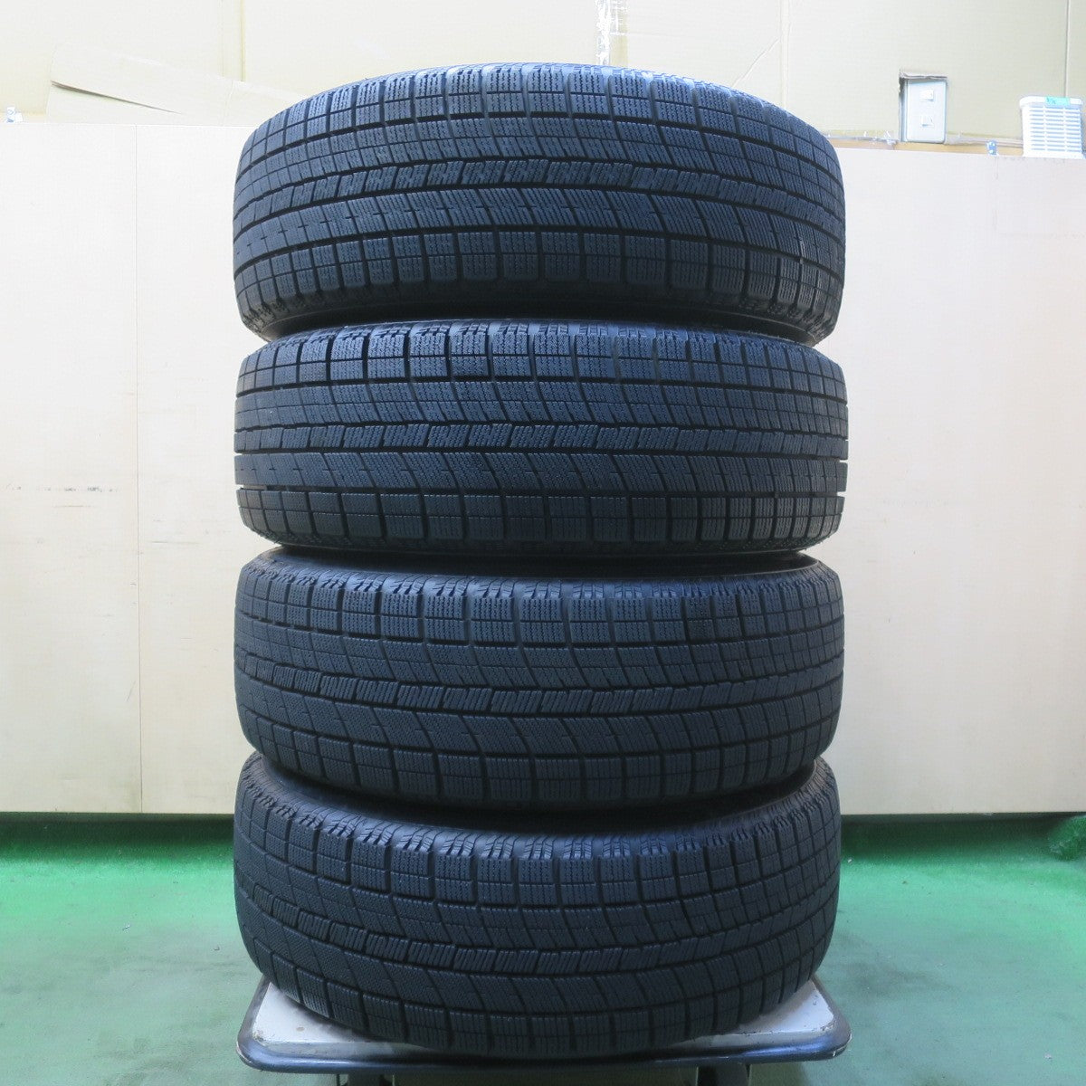 バリ溝！24年！キレイ！ほぼ10分◎スタッドレス 215/60R17 ナンカン アイス アクティバ AW-1 EMBELY エンベリー 17インチ PCD114.3/5H◎6081601イス