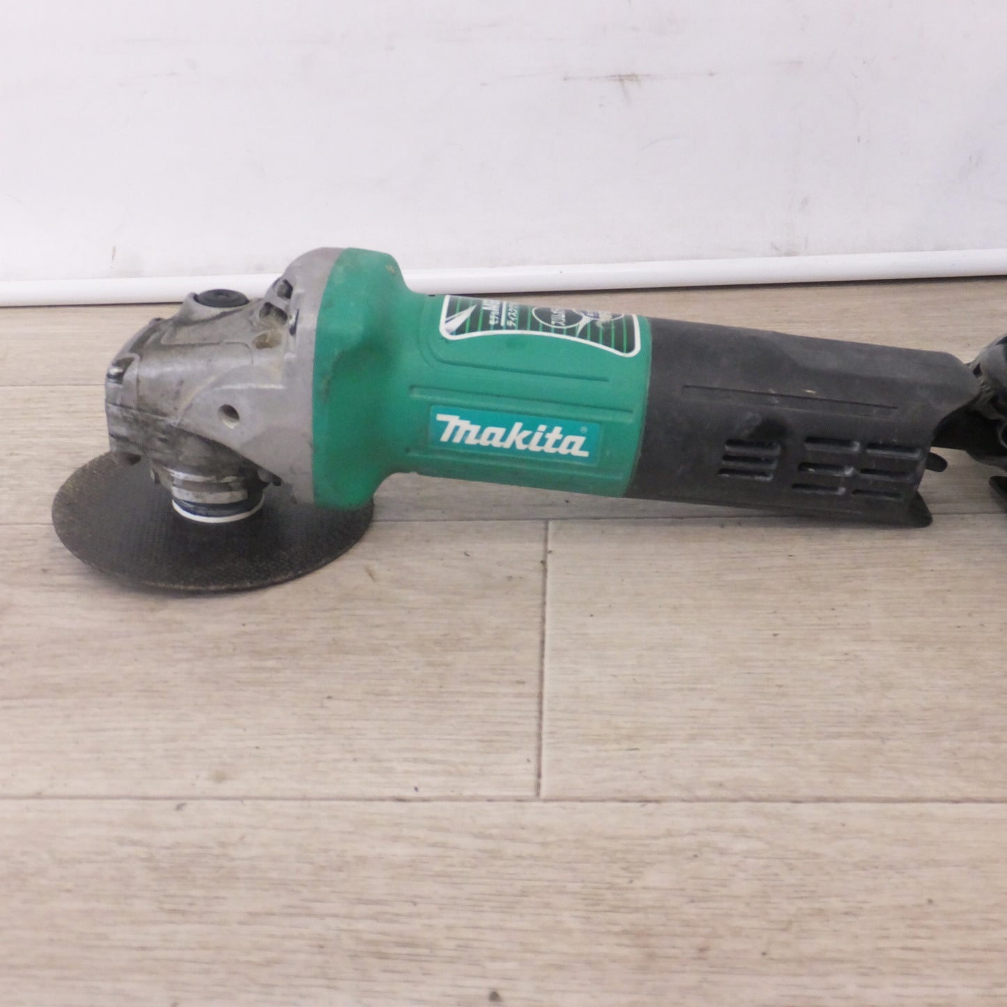[送料無料] ★マキタ makita 100mm ディスクグラインダ M965　100V～ 7.4A 50-60Hz 720W★