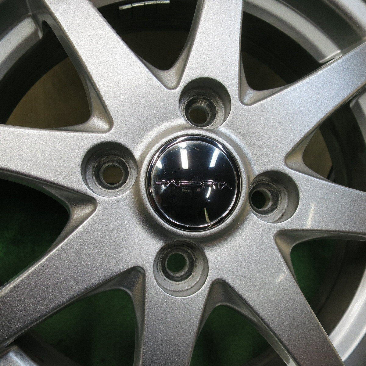 バリ溝！キレイ！8.5分★スタッドレス 165/65R14 ブリヂストン ブリザック REVO GZ LAPORTA ラポルタ 14インチ ソリオ ハスラー 等 PCD100/4H★5013101イス