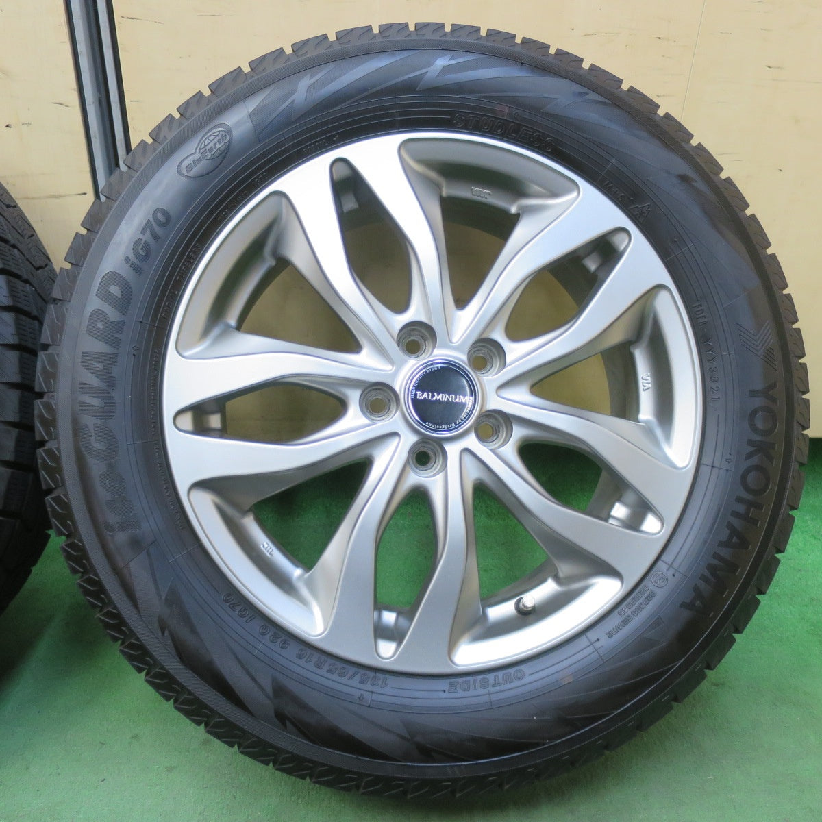 バリ溝！21年！キレイ！9.5分★ライズ ロッキー 等 195/65R16 スタッドレス ヨコハマ アイスガード iG70 BALMINUM DS-M バルミナ 16インチ PCD100/5H★5120610イス