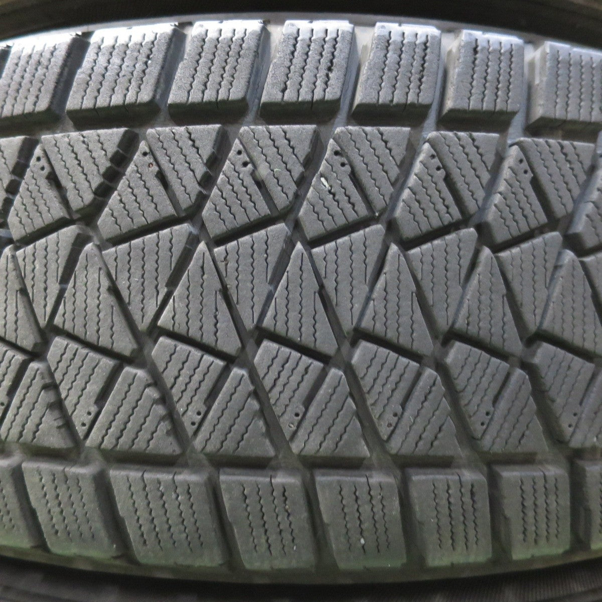 4本価格★スタッドレス 225/65R17 ブリヂストン ブリザック DM-V2 Reverline リバーライン 17インチ PCD114.3/5H★5032601イス