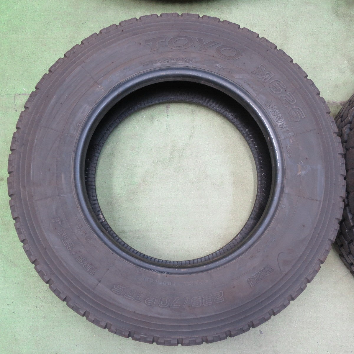 バリ溝！24年！9分★トラック 高荷重 トレーラー 等 タイヤ 235/70R17.5 136/134J トーヨー M626 オールシーズン ミックス 17.5インチ★6072907イスタ