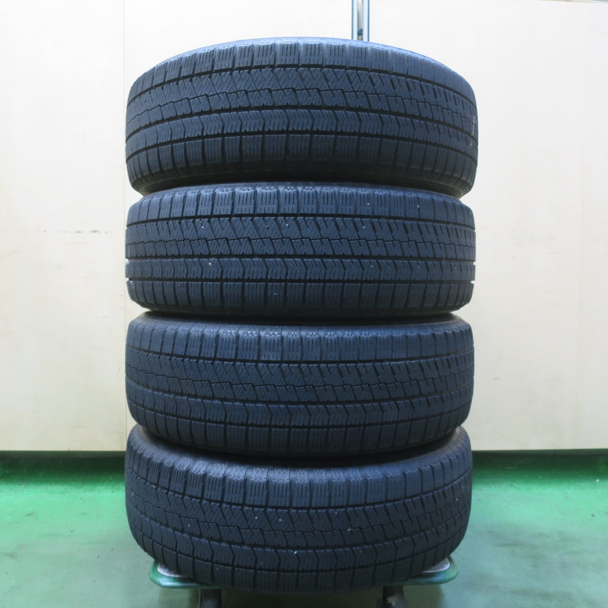 キレイ！22年◎スタッドレス 185/60R15 ブリヂストン ブリザック VRX2 TEAD テッド 15インチ PCD100/4H◎6090905イス