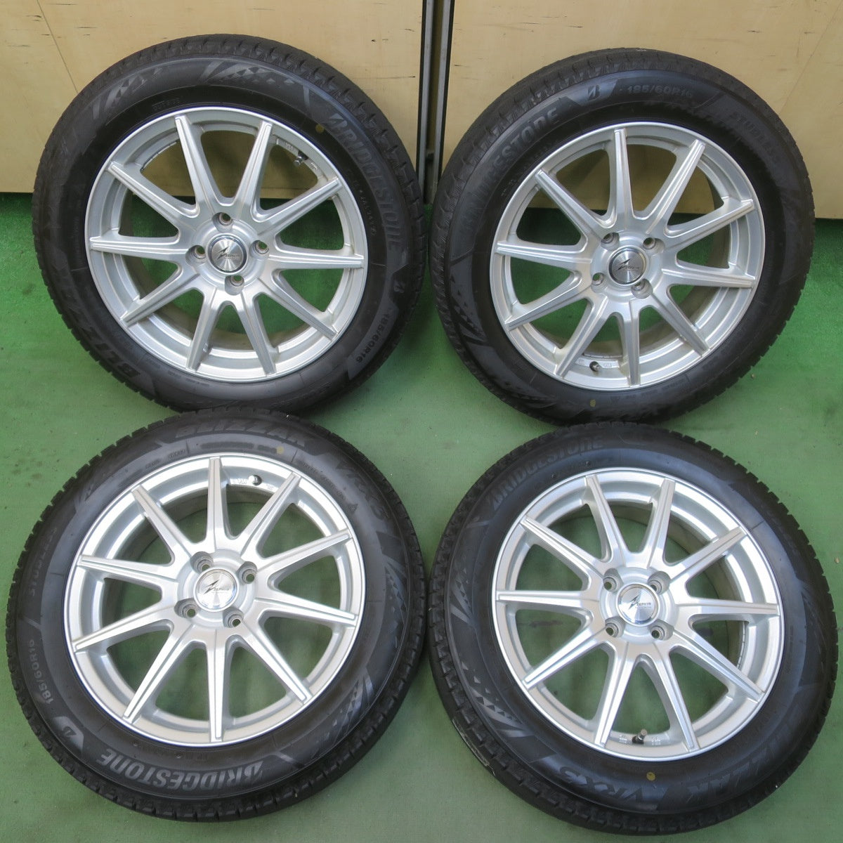 バリ溝！23年！9分★スタッドレス 185/60R16 ブリヂストン ブリザック VRX3 ZEPHYR ゼファー 16インチ PCD100/4H★6041708イス