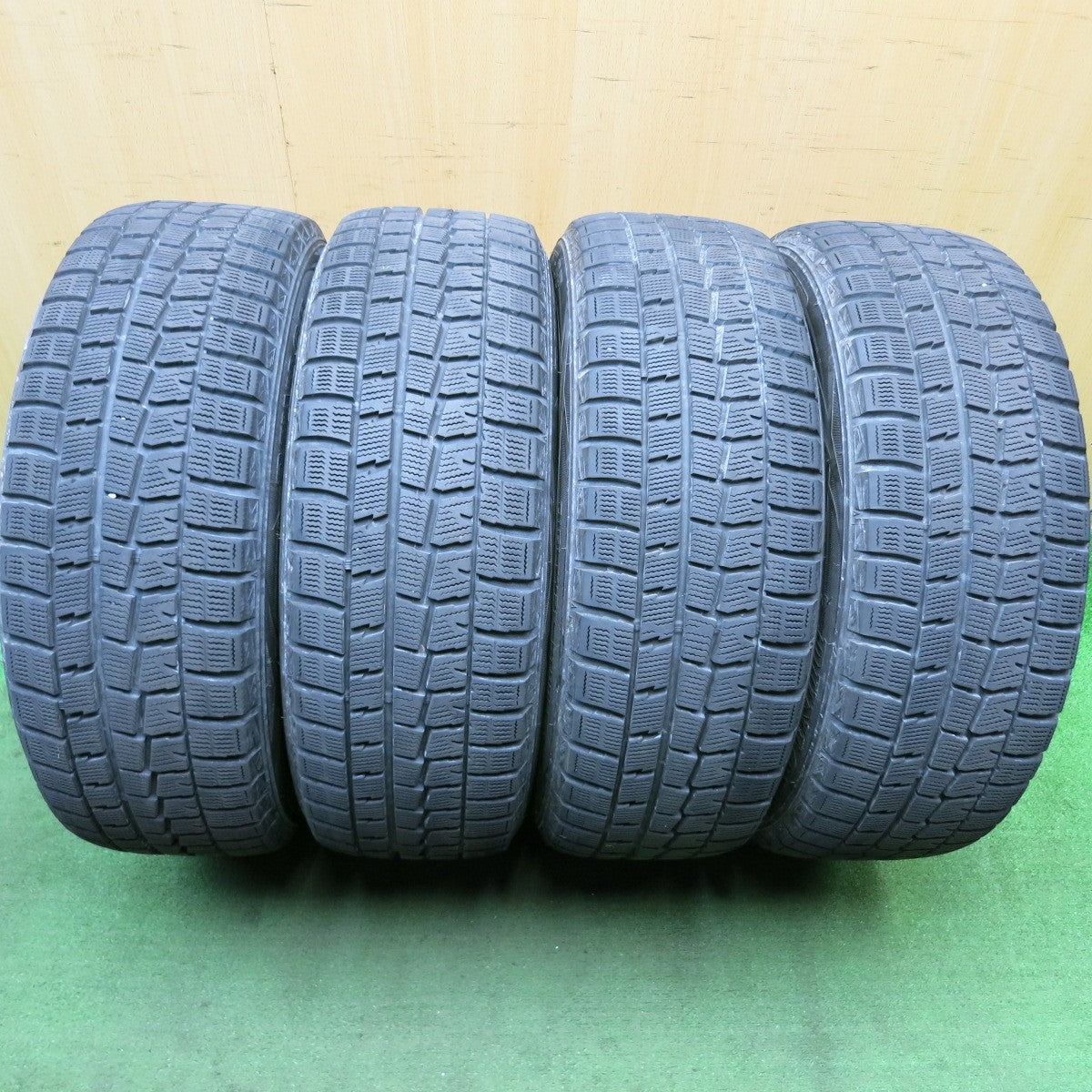 バリ溝！9分★トヨタ 200系 クラウン ロイヤル サルーン 純正 215/55R17 スタッドレス ダンロップ ウインターマックス WM01 PCD114.3/5H★5060710HAス