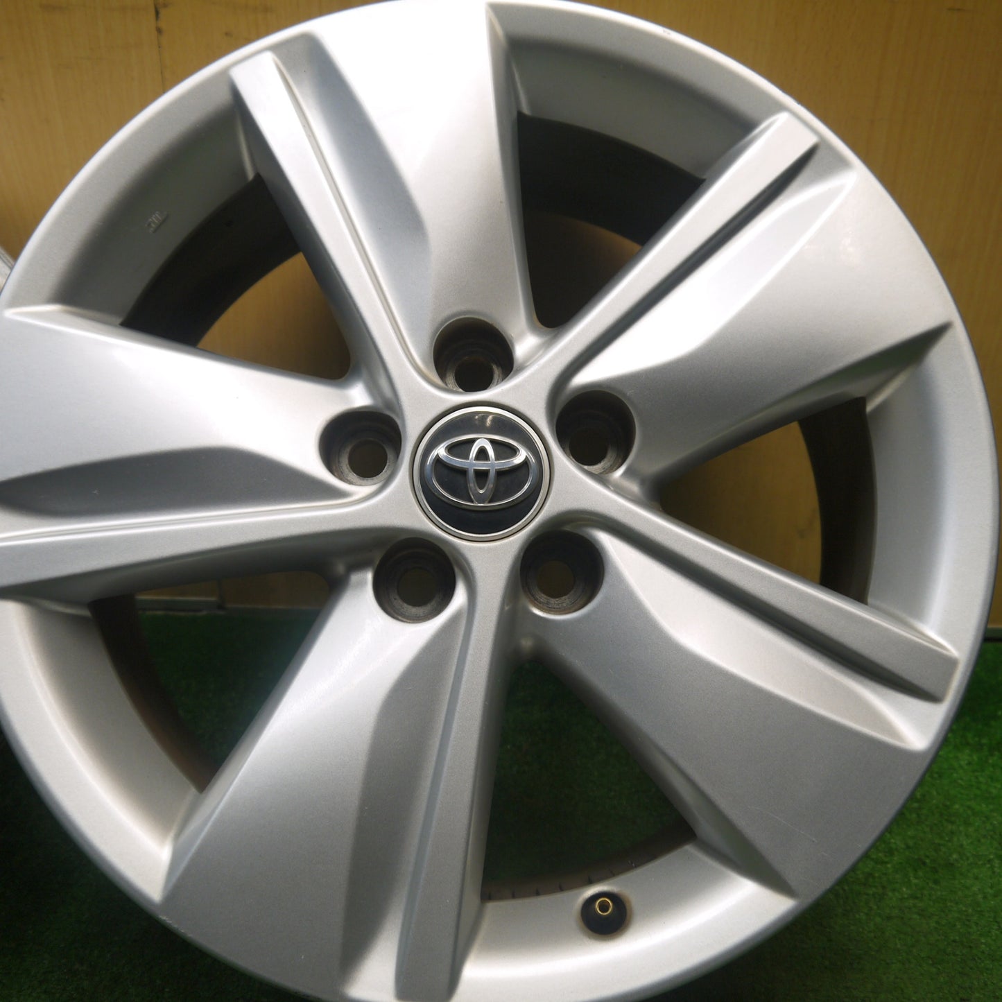 キレイ★トヨタ 60系 ハリアー 純正 ホイール 17インチ 17×7J PCD114.3/5H★6010606Hホ