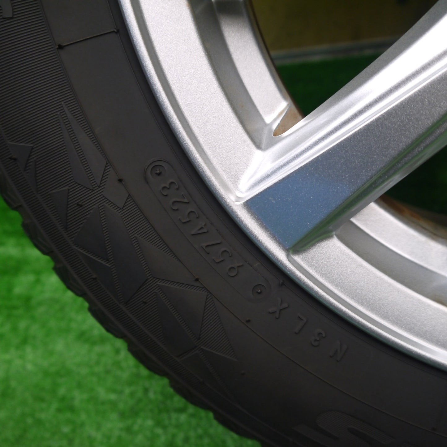 バリ溝！23年！キレイ！8.5分！1本★プリウス シエンタ 等 185/65R15 スタッドレス トーヨー オブザーブ GIZ2 JOKER ジョーカー 15インチ PCD100/5H★5101409Hス