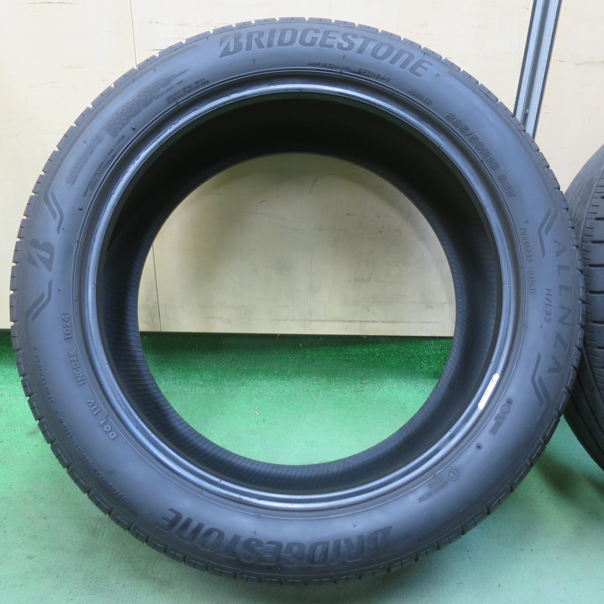 バリ溝！24年！9.5分★225/50R18 ブリヂストン アレンザ H/L 33 タイヤ 18インチ ALENZA CH-R ヴェゼル オデッセイ カローラクロス 等★6052306イノタ