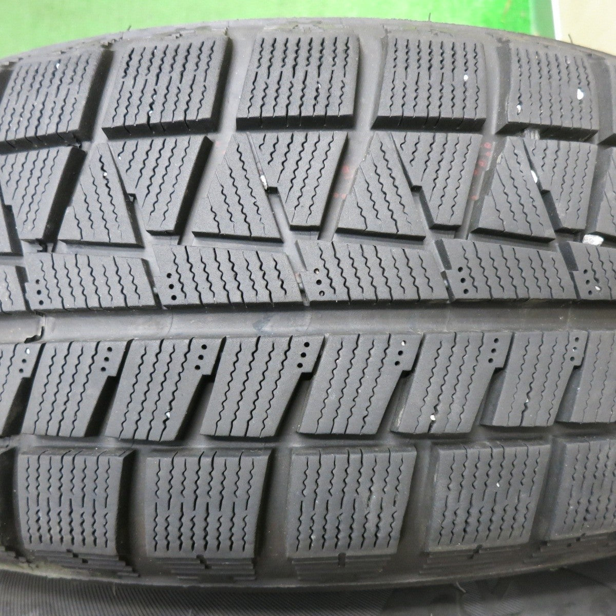 バリ溝‼️ブリヂストンスタッドレスセット2022年製195/65R15プリウス等 バリ溝！20年！キレイ！8.5分☆スタッドレス 195/65R15