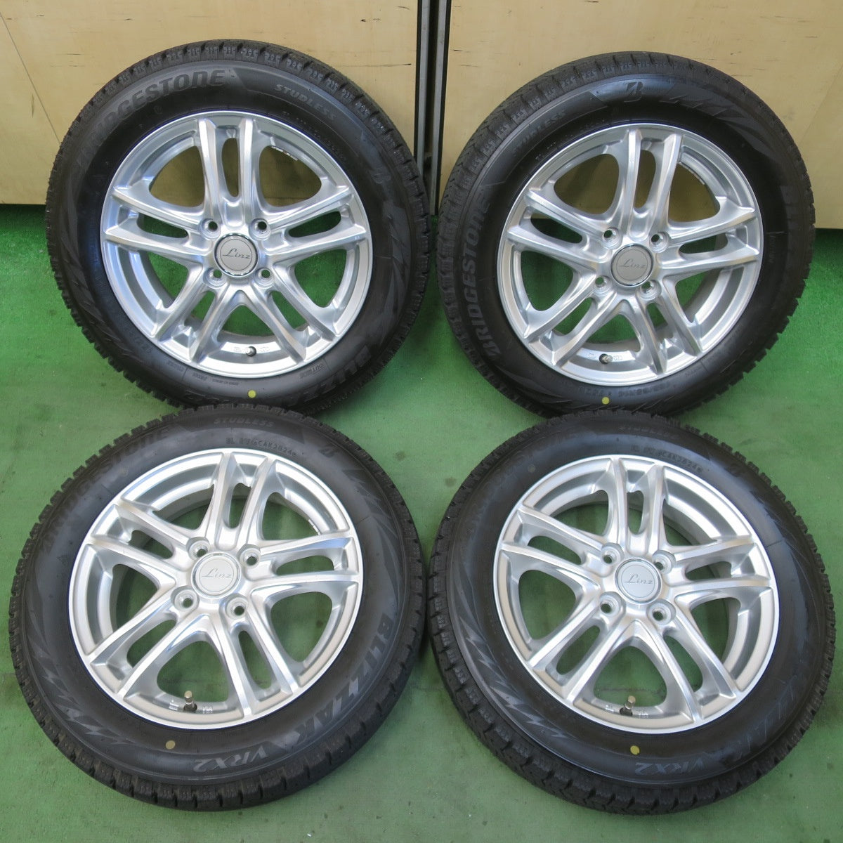 バリ溝！24年！キレイ！ほぼ10分★スタッドレス 155/65R14 ブリヂストン ブリザック VRX2 Linz 社外 アルミ 14インチ PCD100/4H★6011702イス