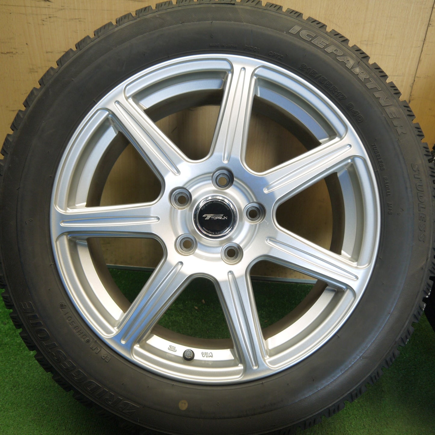 バリ溝！キレイ！9分★スタッドレス 215/55R17 ブリヂストン アイスパートナー TOPRUN トップラン 17インチ PCD114.3/5H★6051304Hス