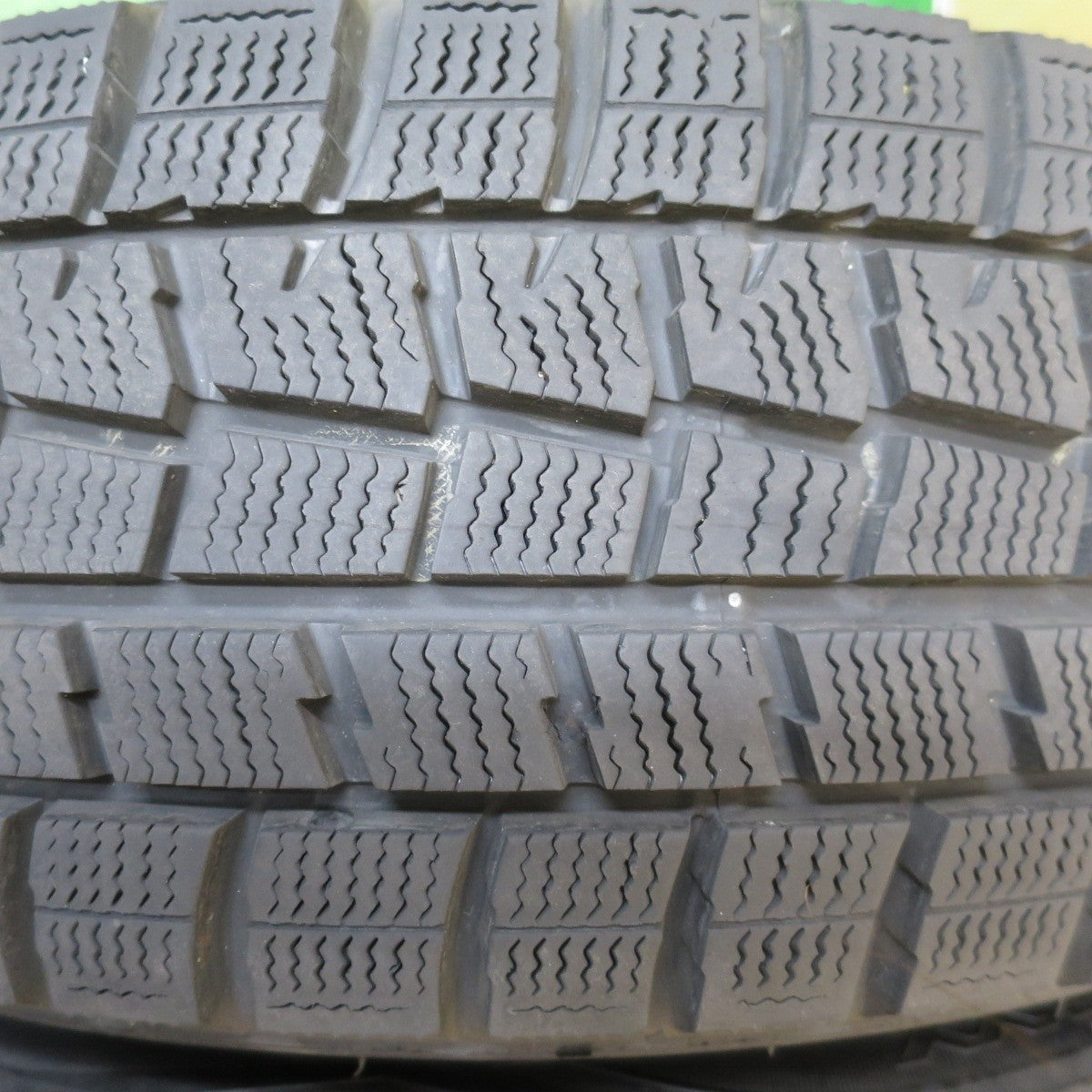 バリ溝！キレイ！9分★スタッドレス 185/65R15 ダンロップ ウインターマックス WM01 Treffer トレファー 15インチ PCD100 114.3/4H マルチ★5031115Hス