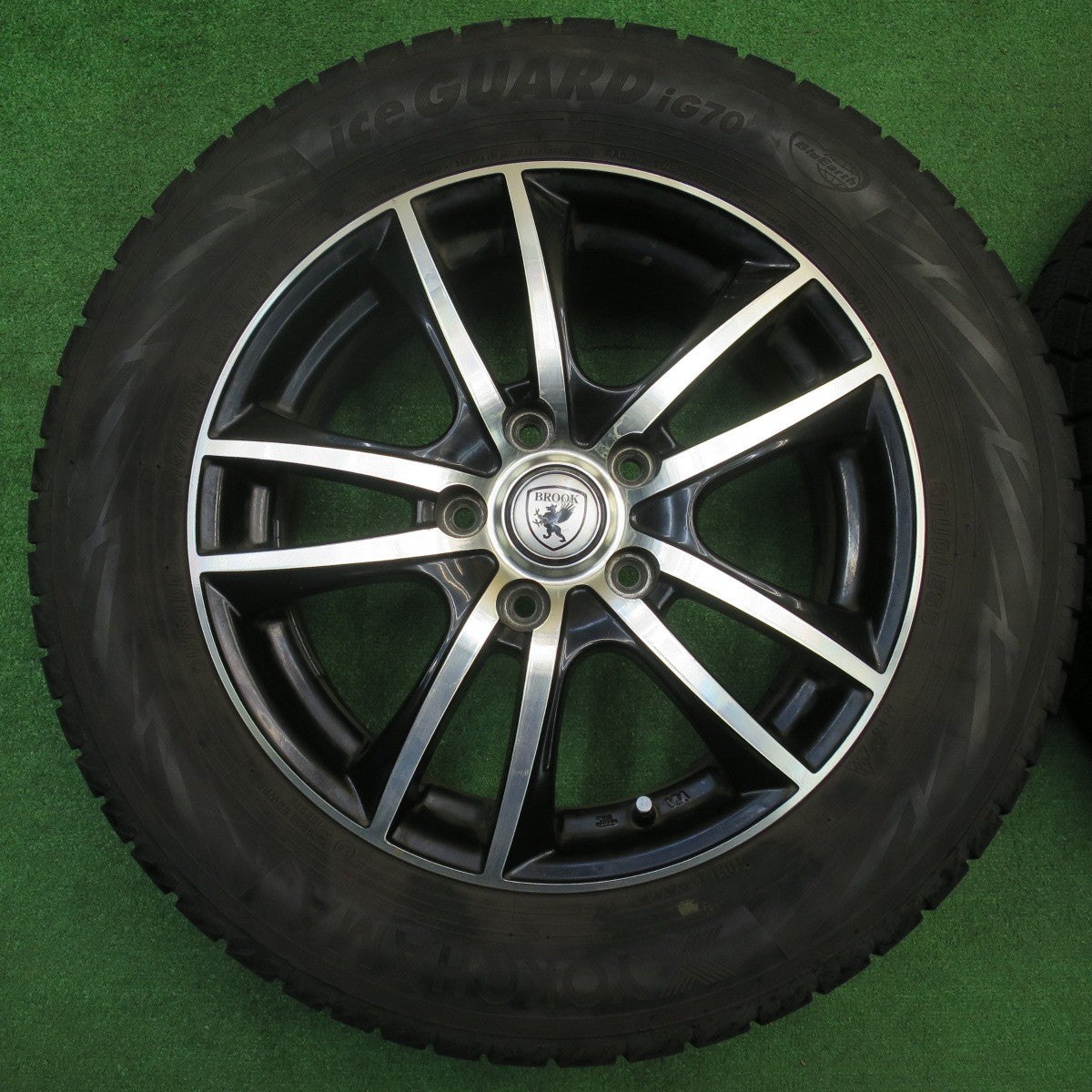バリ溝！22年！9.5分★スタッドレス 215/60R16 ヨコハマ アイスガード iG70 BROOK ブルック 16インチ PCD114.3/5H★5112703NJス