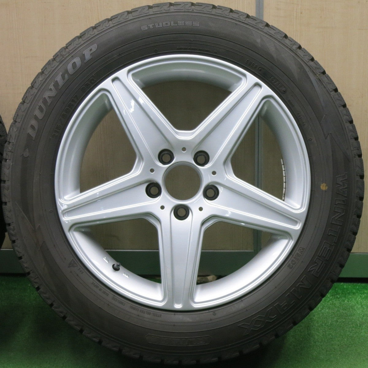 バリ溝！キレイ！9.5分★ベンツ 等 AGA Burg 215/60R17 スタッドレス ダンロップ ウインターマックス WM02 17インチ ブルグ PCD112/5H★5012103NJス