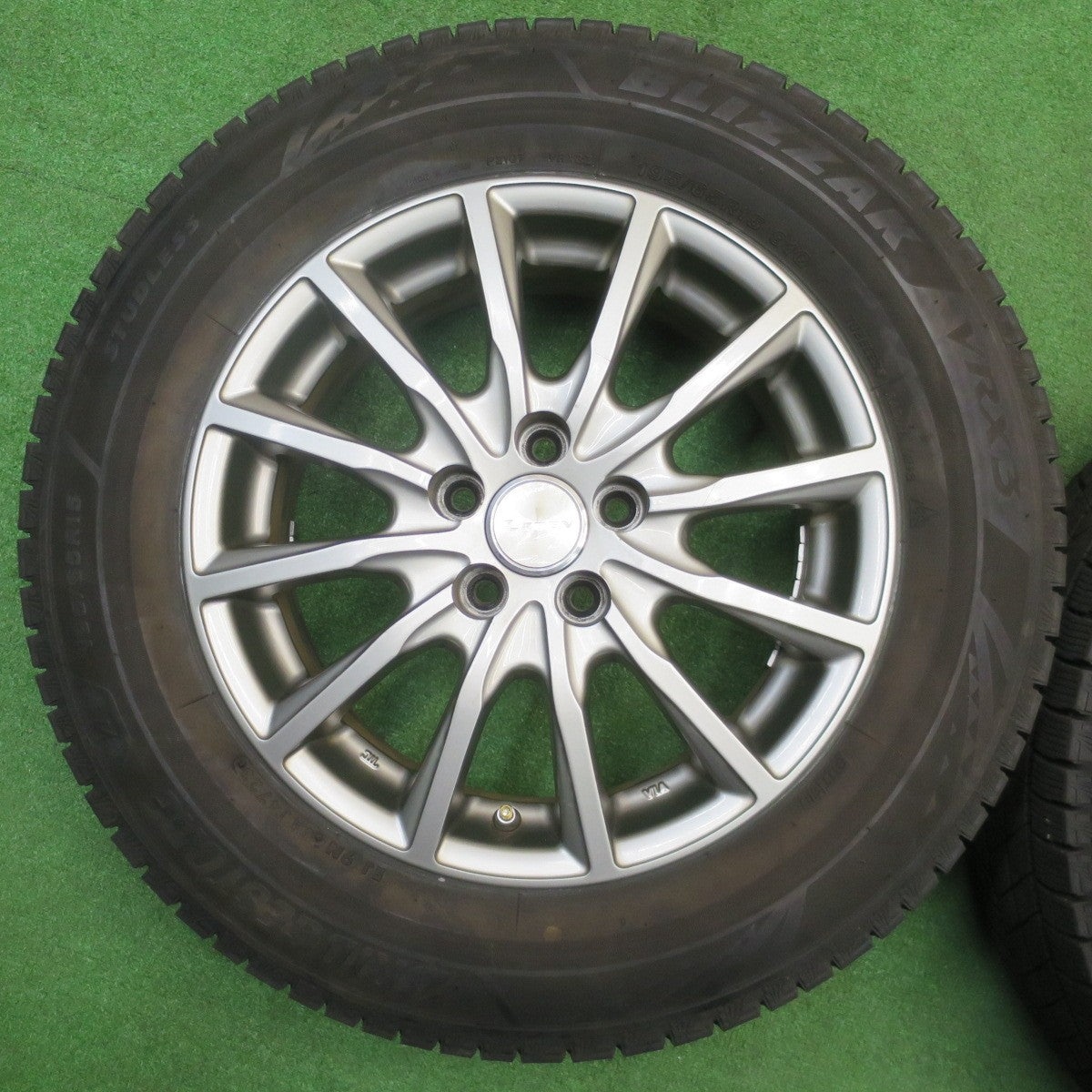 バリ溝！23年！9.5分★プリウス 等 195/65R15 スタッドレス ブリヂストン ブリザック VRX3 LEBEN レーベン 15インチ PCD100/5H★5111803NJス