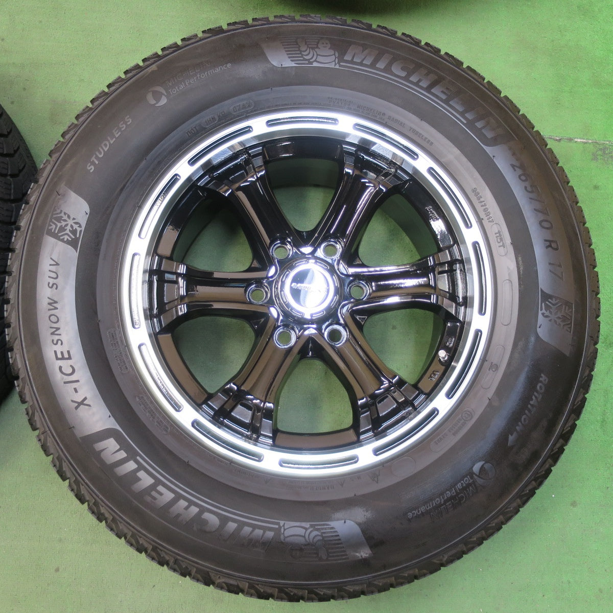 超バリ溝！23年！キレイ！ほぼ10分★スタッドレス 265/70R17 ミシュラン X-ICE SNOW SUV B-MUD K 17インチ PCD139.7/6H★5101709イス