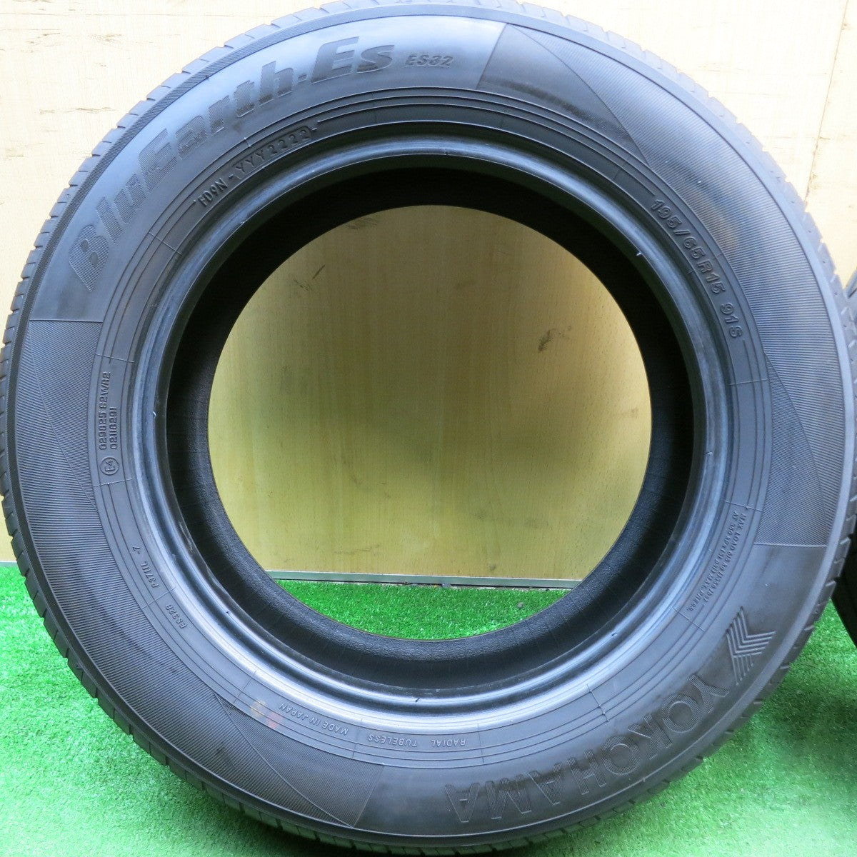 4本価格！22年★195/65R15 ヨコハマ BluEarth-ES ES32 タイヤ ブルーアース 15インチ プリウス ノア ヴォクシー エスクァイア 等★5071708HAノタ