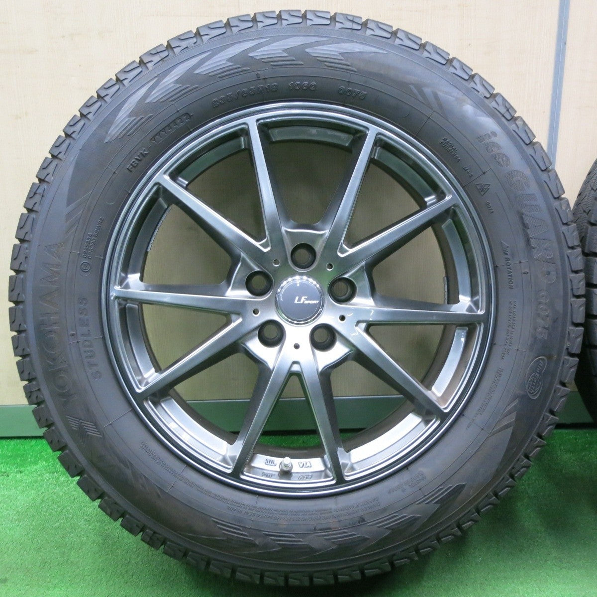 バリ溝！22年！キレイ！9.5分以上★スタッドレス 235/65R18 ヨコハマ アイスガード G075 LF SPORT LFスポーツ 18インチ PCD114.3/5H★5010412NJス