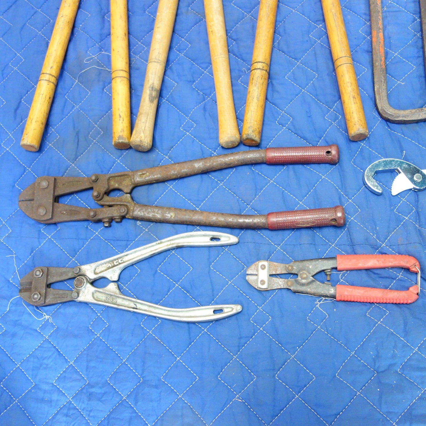 [送料無料] 26点セット☆現状品 工具 まとめ 刈込鋏 剪定鋏 バール パイプレンチ ラチェットレンチ 鉈 両口スパナ ペンチ  ラジオペンチ 金切鋏 折込鋸 ハンディソー ボルトクリッパー☆