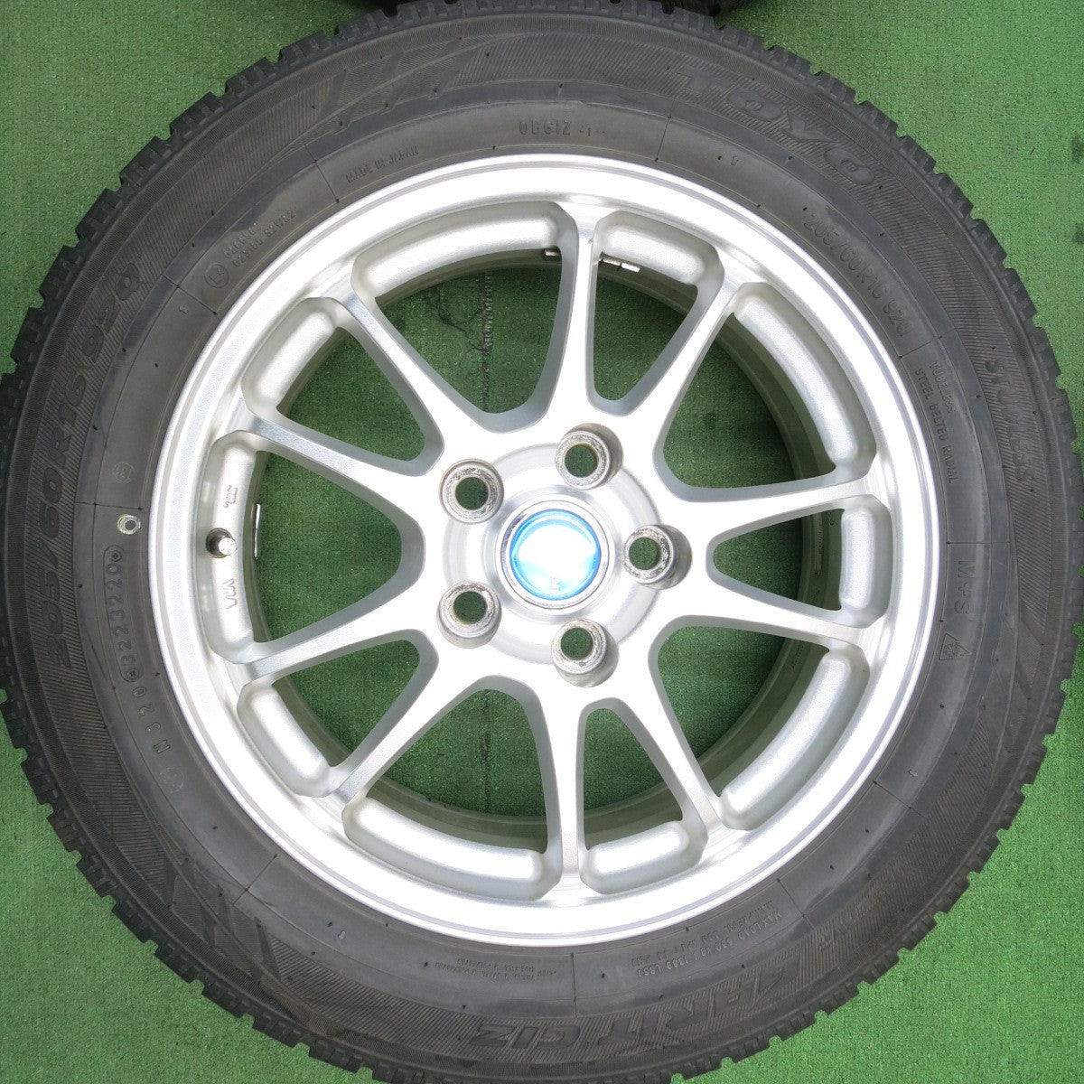 バリ溝！8.5分★スタッドレス 205/60R16 トーヨー オブザーブ ガリット GIZ ECO FORME エコフォルム 16インチ PCD114.3/5H★5051107HAス