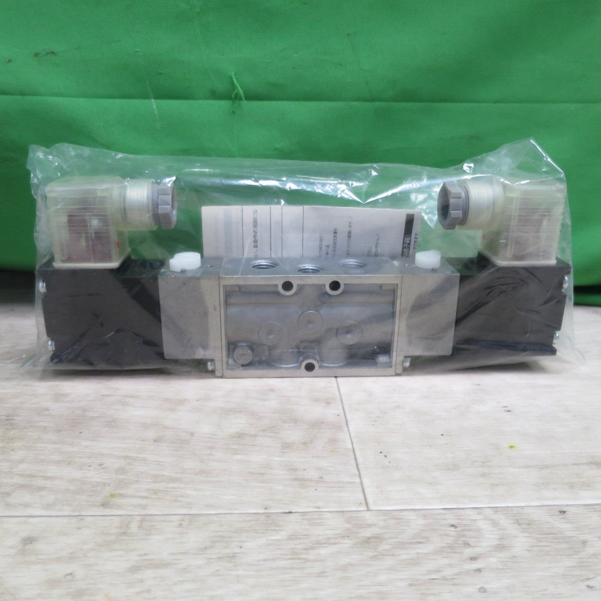 [送料無料] 未使用☆CKD セレックス バルブ 200V 4F220-08-L 4Fシリーズ 空気圧 バルブ パイロット式 5ポート弁 ①☆
