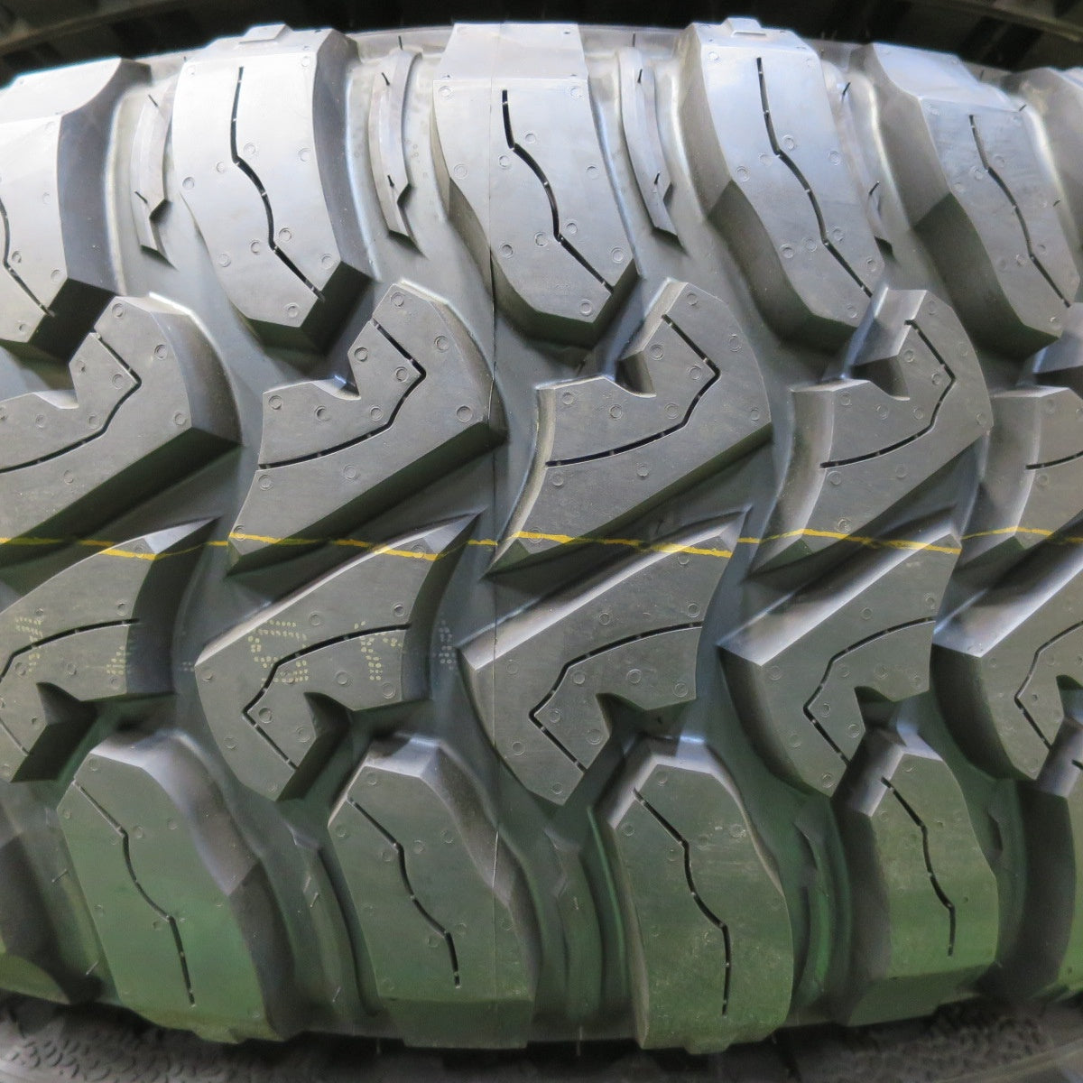 *送料無料* ほぼ未使用！22年★ジープ ラングラー 等 MKW MK-46 285/70R17 ネクセン ROADIAN MTX 17インチ PCD127/5H★4081301イノ